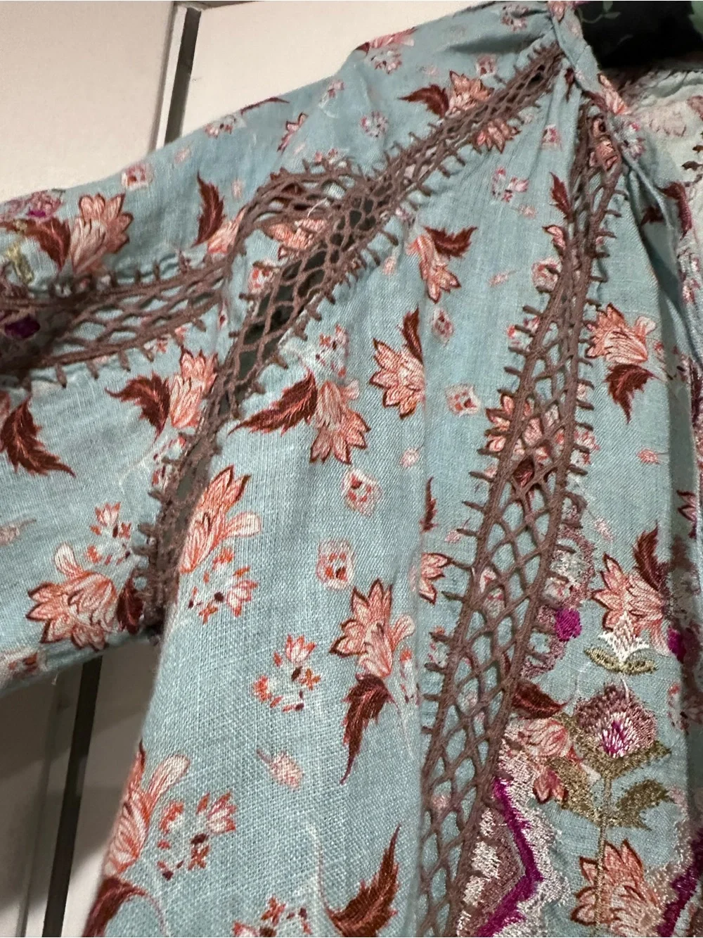 Sundance Light Blue Floral Embroidered Boho Blouse size Large like new condition - Picture 3 of 7